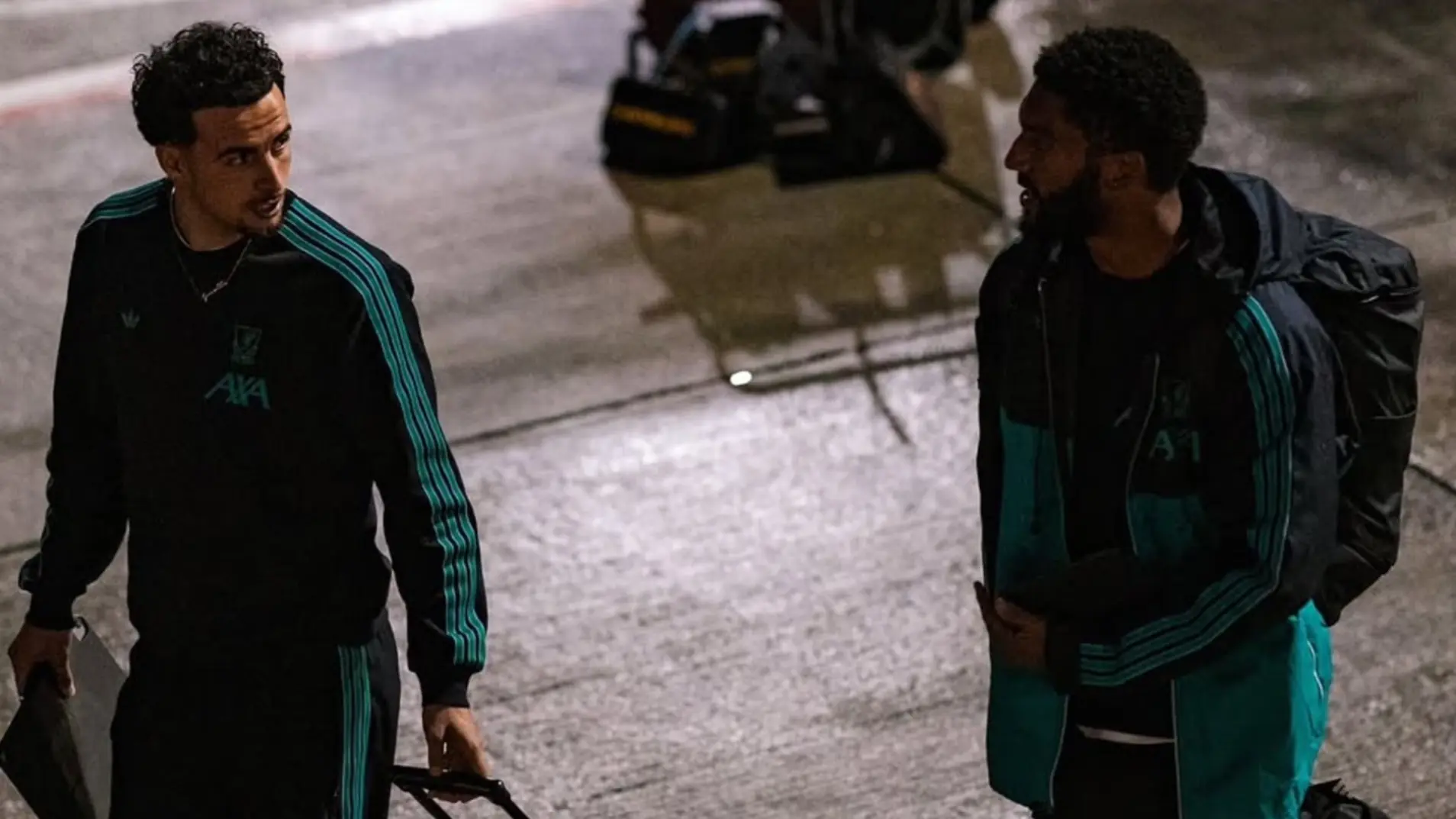 Hành trình tới Frankfurt của Liverpool gặp sự cố